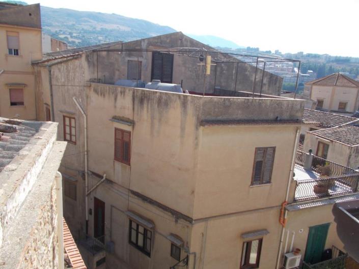 Image No.25-2 Bed House for sale