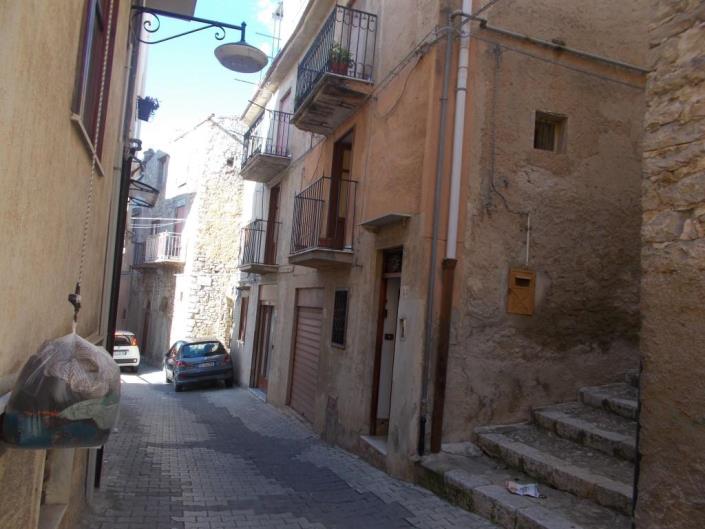 Image No.3-3 Bed House for sale