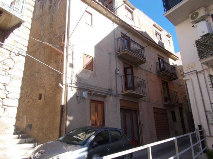 Image No.6-3 Bed House for sale