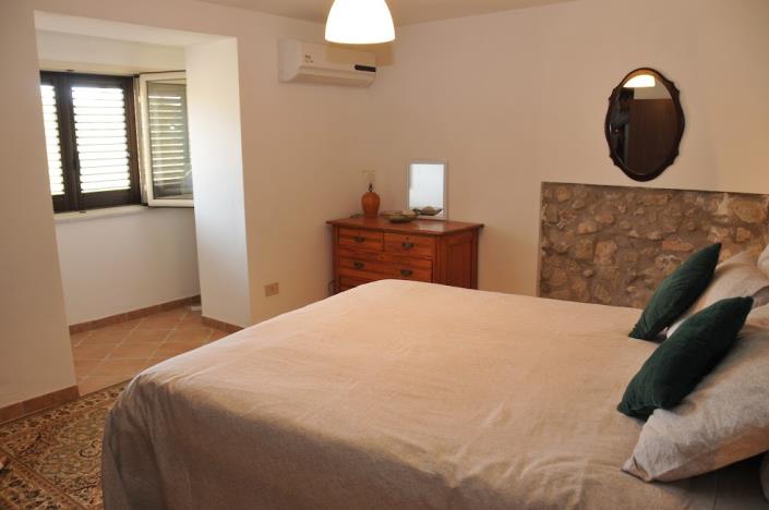 Image No.10-2 Bed House for sale