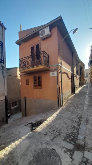 Image No.1-Maison de 4 chambres à vendre à Caccamo