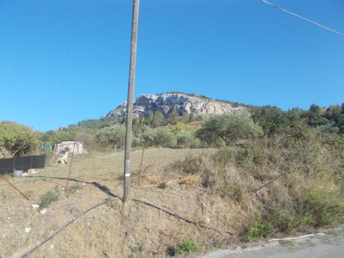 Image No.8-3 Bed Land for sale