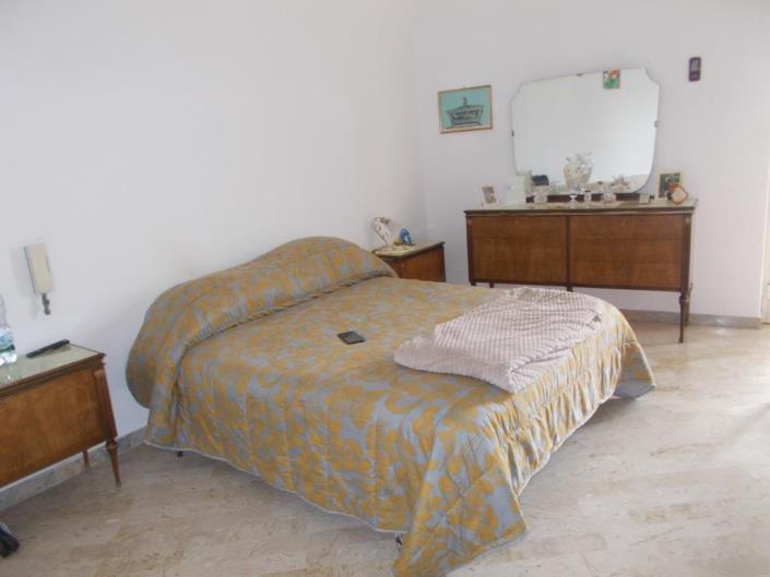 Image No.11-2 Bed House for sale