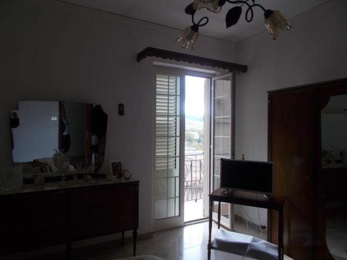 Image No.13-2 Bed House for sale