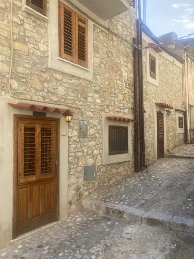 Image No.2-Maison de ville de 3 chambres à vendre à Caccamo