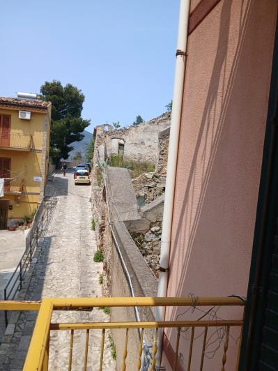 Image No.25-3 Bed Townhouse for sale