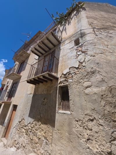 Image No.4-2 Bed House for sale