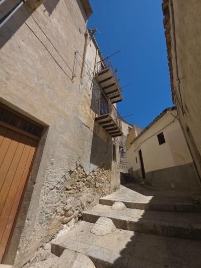 Image No.5-2 Bed House for sale