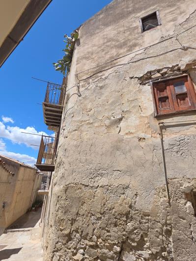 Image No.6-2 Bed House for sale