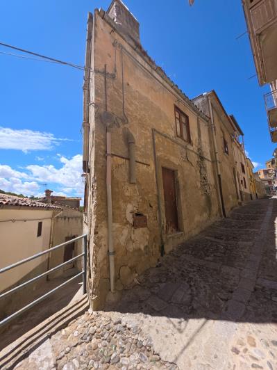 Image No.8-2 Bed House for sale