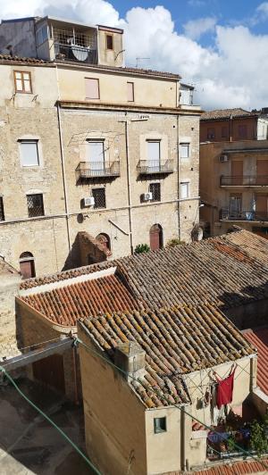 Image No.19-3 Bed House for sale