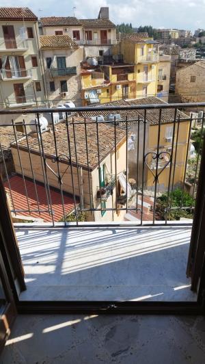 Image No.20-3 Bed House for sale