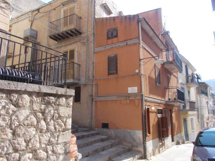 Image No.1-5 Bed House for sale