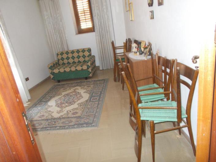 Image No.24-5 Bed House for sale