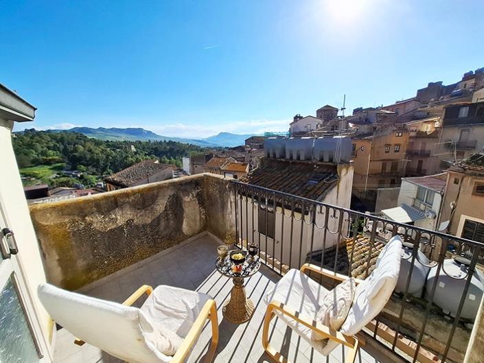 Image No.20-2 Bed House for sale