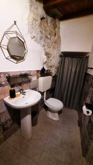Image No.25-2 Bed House for sale