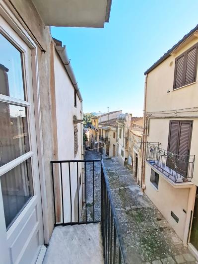 Image No.28-2 Bed House for sale