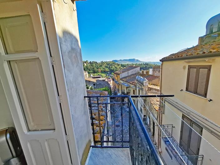 Image No.31-2 Bed House for sale