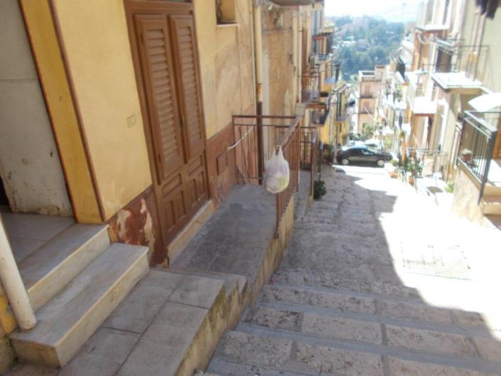 Image No.30-2 Bed House for sale