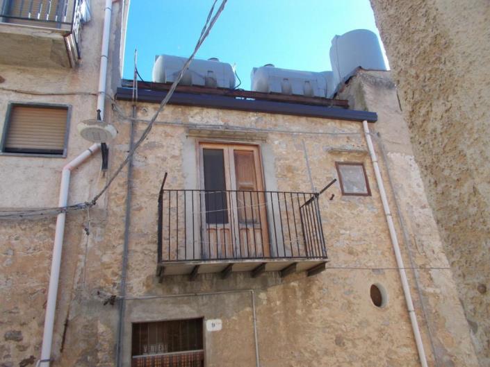 Image No.2-2 Bed House for sale