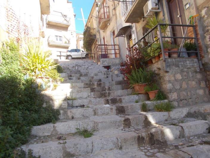 Image No.3-2 Bed House for sale