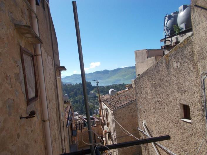 Image No.21-2 Bed House for sale