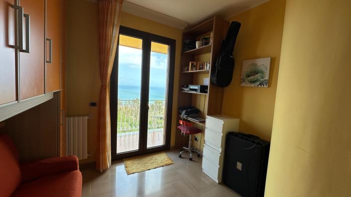 Image No.15-4 Bed Villa for sale