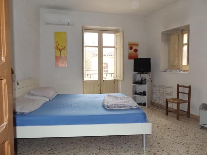 Image No.17-2 Bed Townhouse for sale