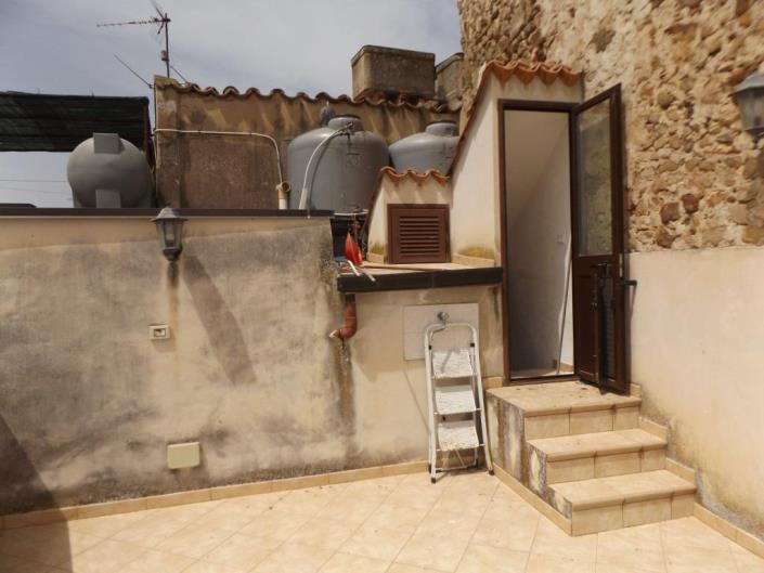 Image No.23-2 Bed Townhouse for sale