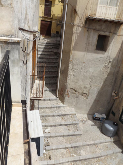 Image No.29-2 Bed Townhouse for sale