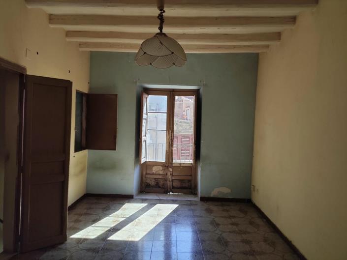 Image No.5-2 Bed House for sale