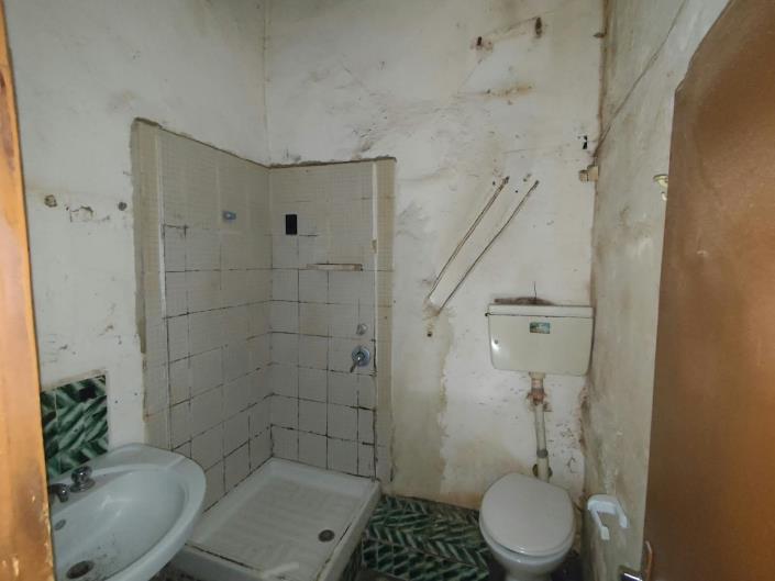 Image No.12-2 Bed House for sale