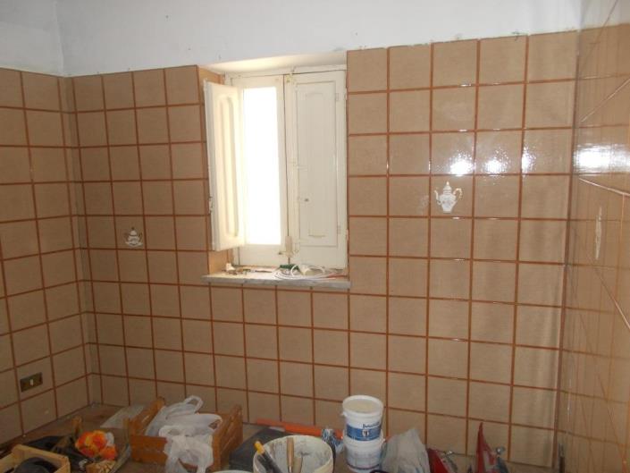 Image No.8-2 Bed House for sale