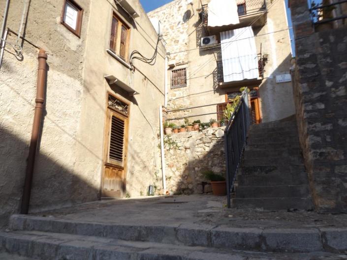 Image No.2-3 Bed House for sale