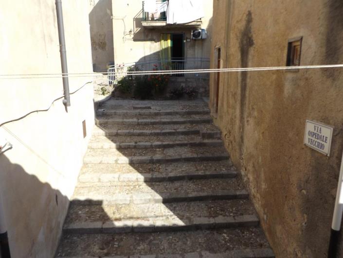 Image No.34-3 Bed House for sale