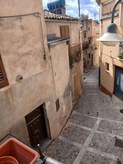 Image No.16-1 Bed House for sale