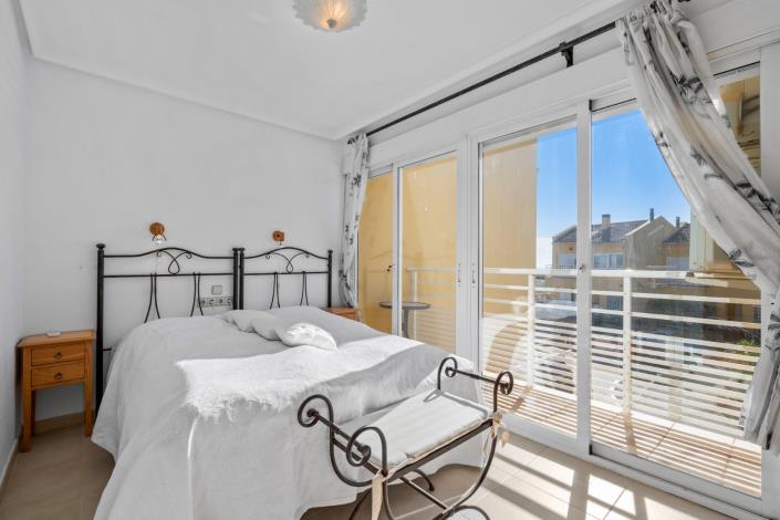 Image No.25-3 Bed Townhouse for sale