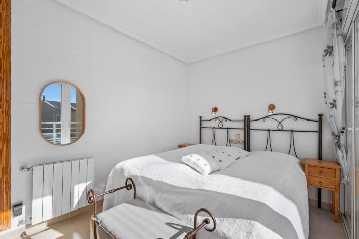 Image No.26-3 Bed Townhouse for sale