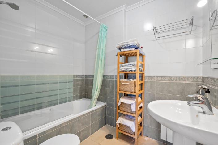 Image No.28-3 Bed Townhouse for sale