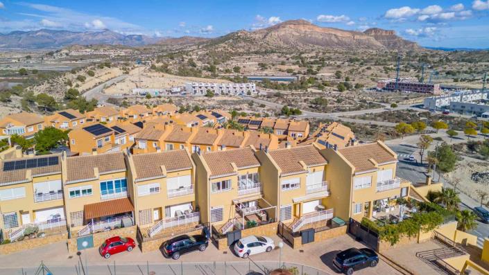 Image No.43-3 Bed Townhouse for sale