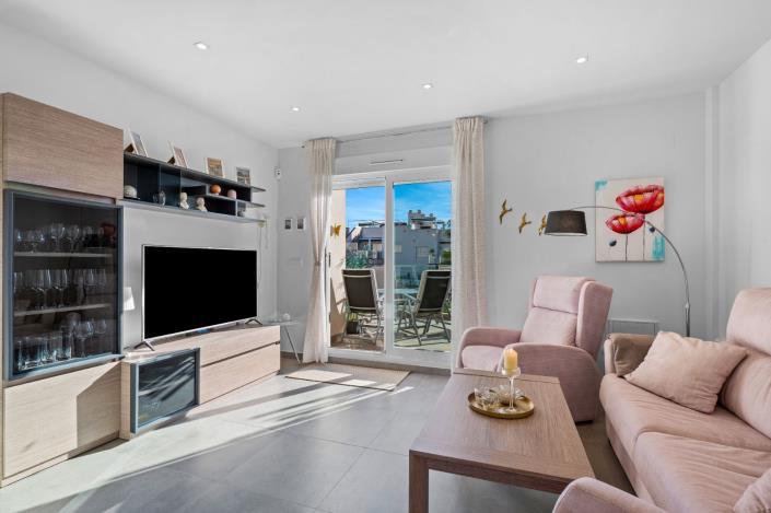 Image No.8-2 Bed Apartment for sale