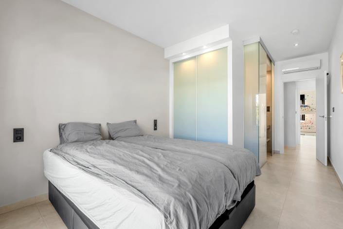 Image No.17-3 Bed Apartment for sale