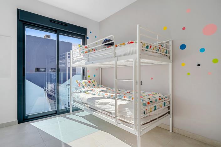 Image No.21-3 Bed Apartment for sale