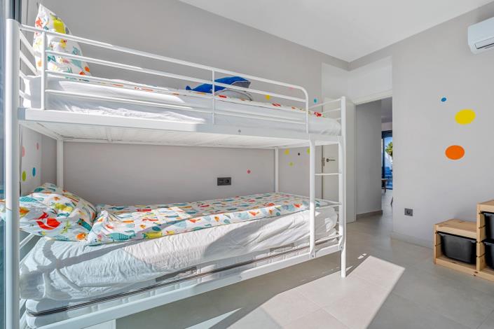 Image No.22-3 Bed Apartment for sale