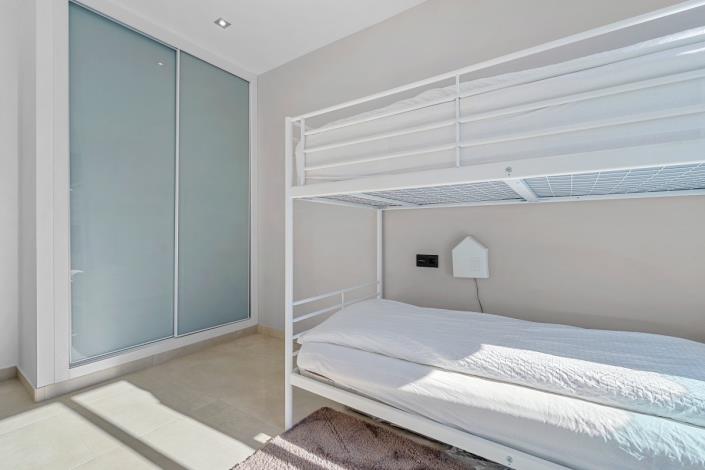 Image No.27-3 Bed Apartment for sale