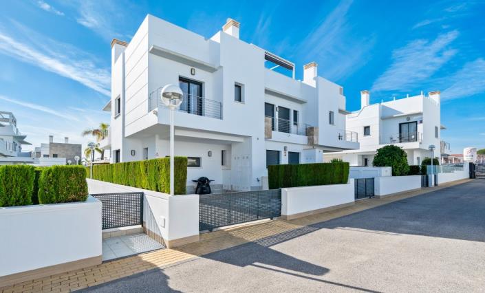 Image No.4-3 Bed Townhouse for sale