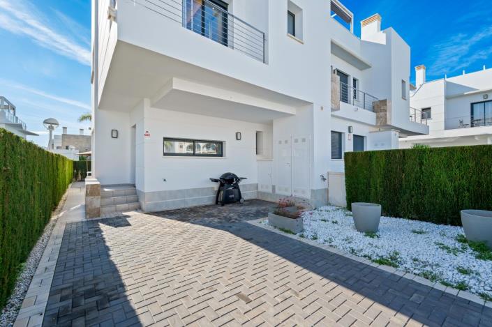 Image No.6-3 Bed Townhouse for sale