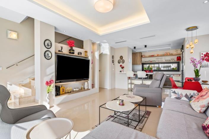 Image No.10-3 Bed Townhouse for sale