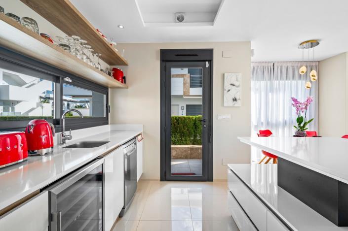 Image No.14-3 Bed Townhouse for sale