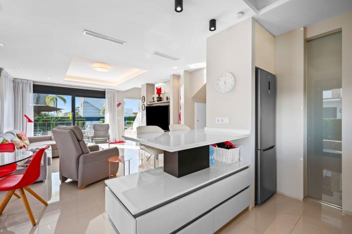 Image No.15-3 Bed Townhouse for sale